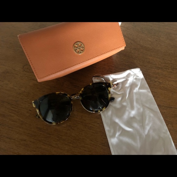 Tory Burch Accessories - Tory Burch Panama Polarized Sunglasses